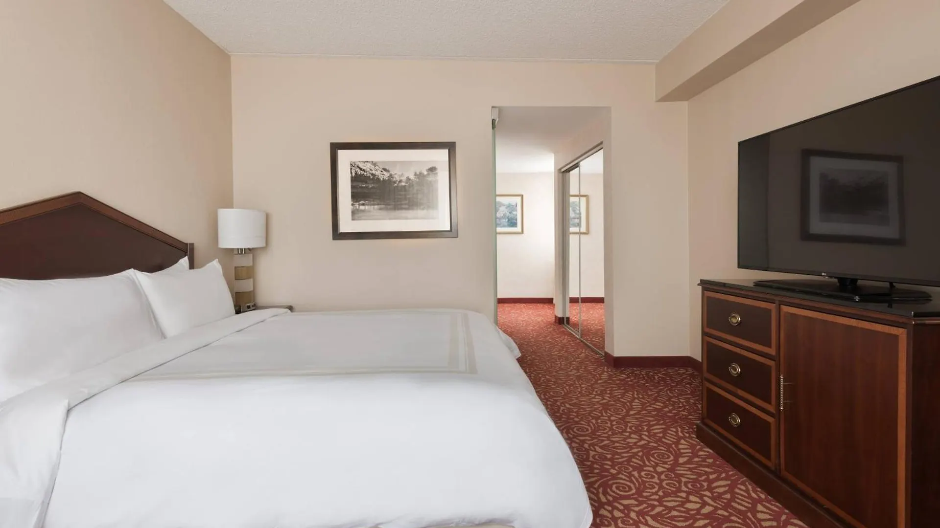 ***  Columbus Airport Marriott Hotel United States
